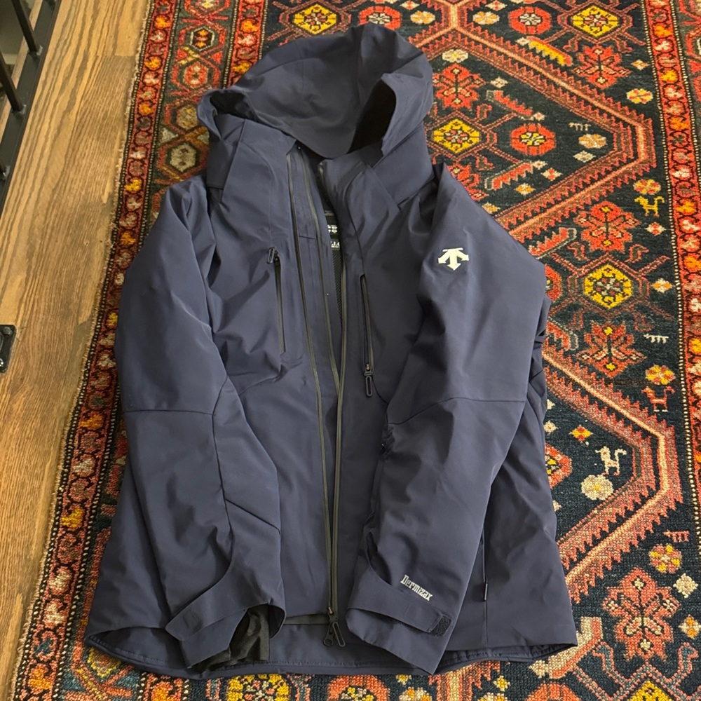Descente Navy Hooded ski Jacket Men’s size L